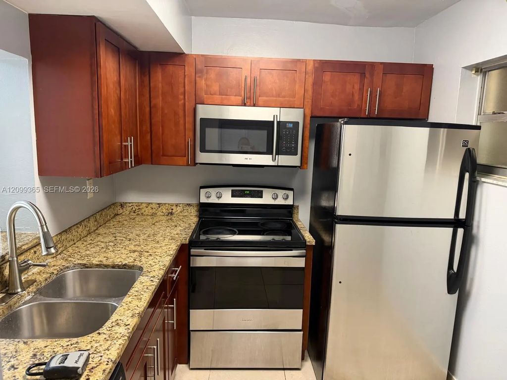 3610 Nw 21st Street #304, Lauderdale Lakes