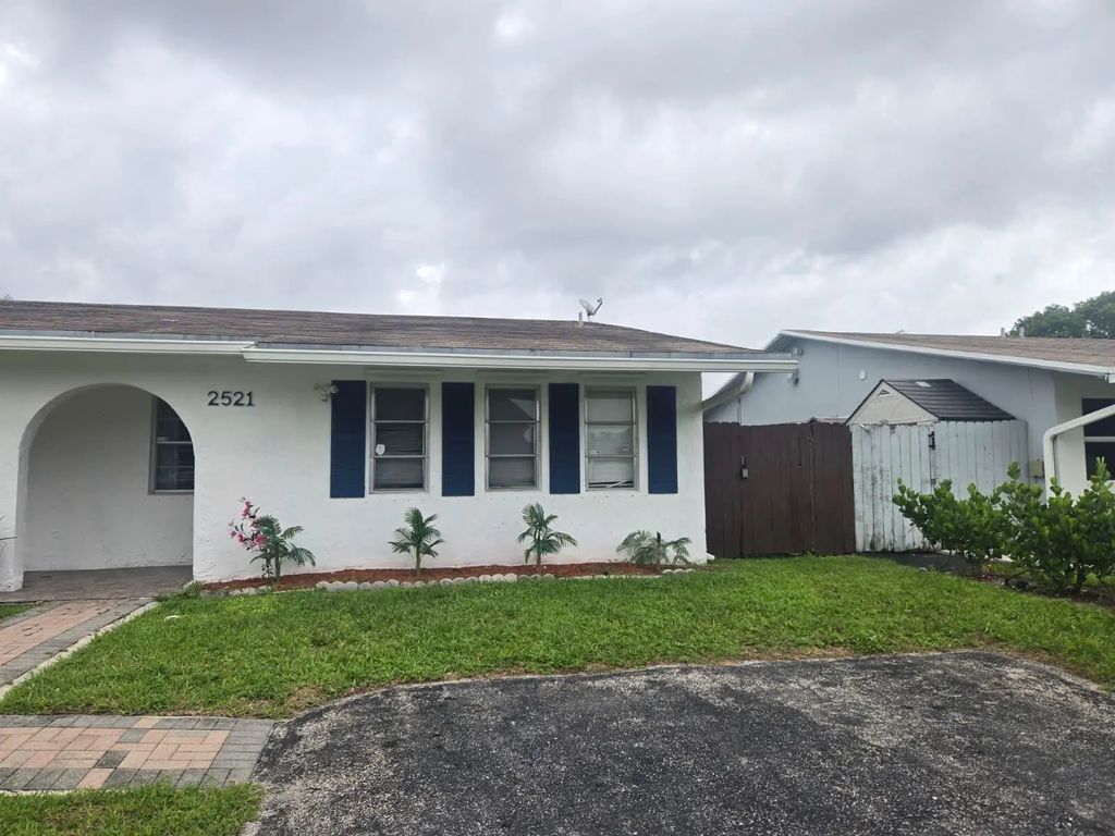 2521 Sw 58th Manor, Fort Lauderdale