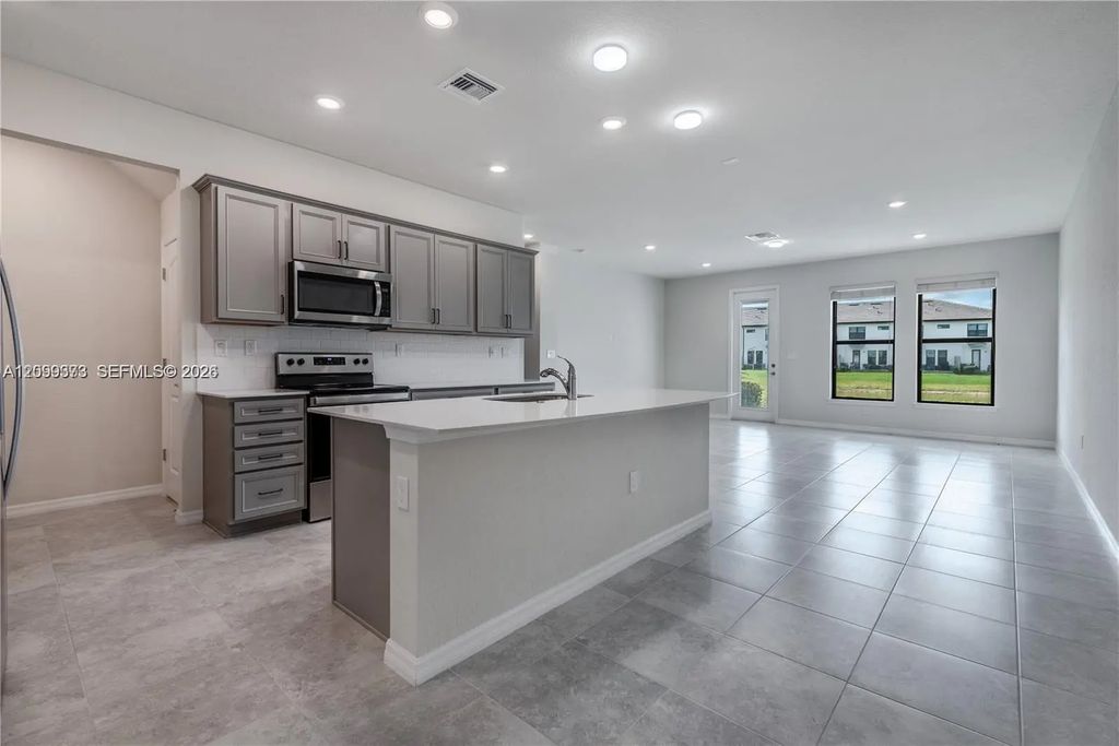 2126 N Appleton Circle N #2126, Oakland Park