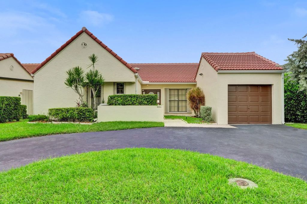 2001 Maplewood Drive, Coral Springs