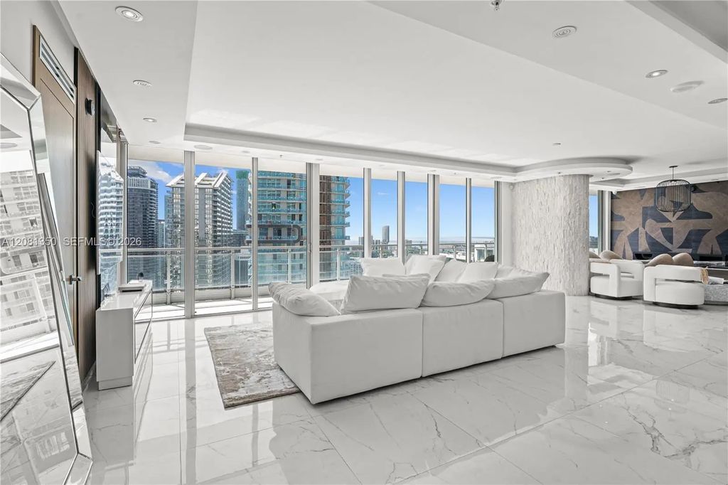 92 Sw 3rd Street #4003-04, Miami