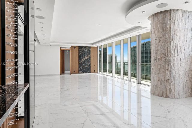 4 of 36 - 92 Sw 3rd Street #4003-04, Miami, FL