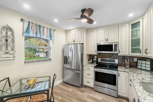 4 of 36 - 250 Ne 20th Street #230, Boca Raton, FL