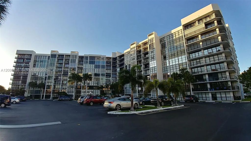 800 Parkview Drive #825, Hallandale Beach