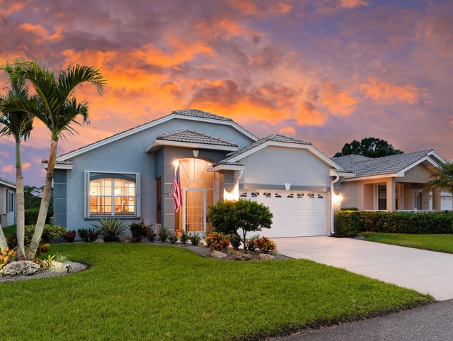 908 Nw Sarria Court, Port St. Lucie