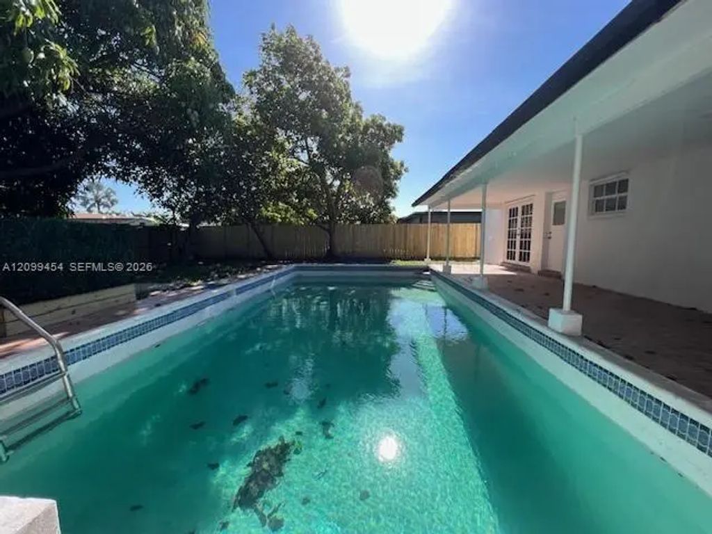 7025 Sw 16th Court #7025, Pembroke Pines