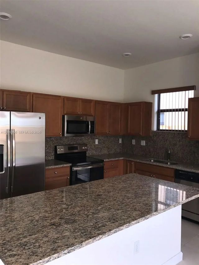 4 of 37 - 3452 Se 2nd Drive, Homestead, FL