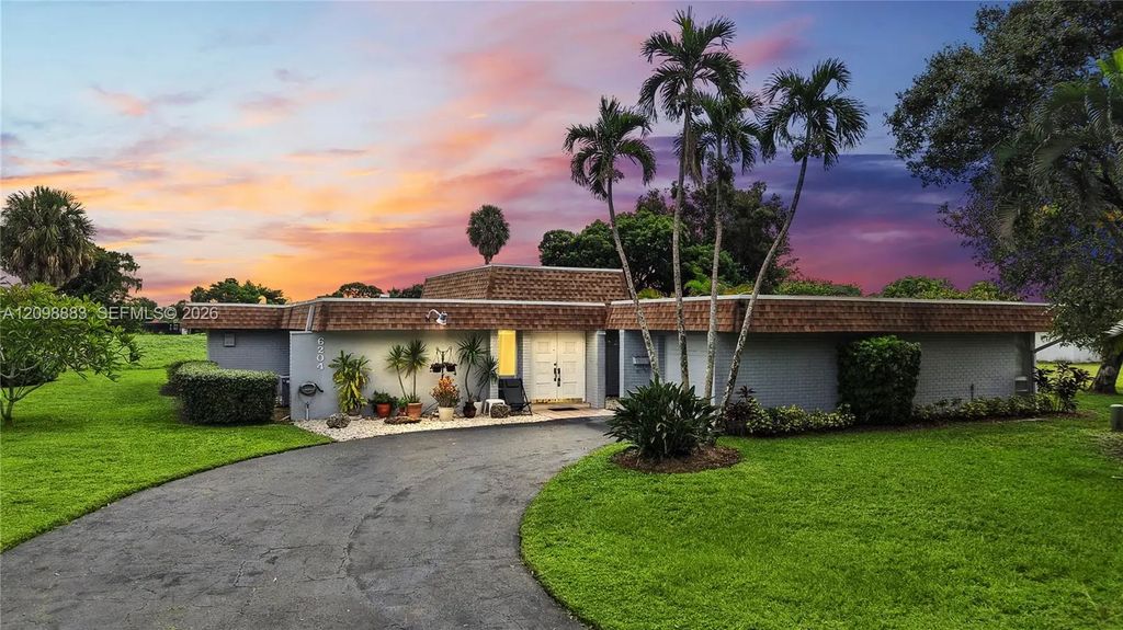 6204 Jacaranda Circle, Tamarac