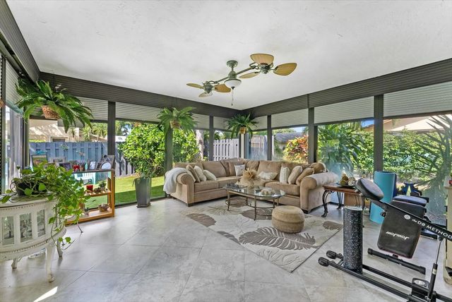 3 of 42 - 819 Nw 25th Avenue, Delray Beach, FL