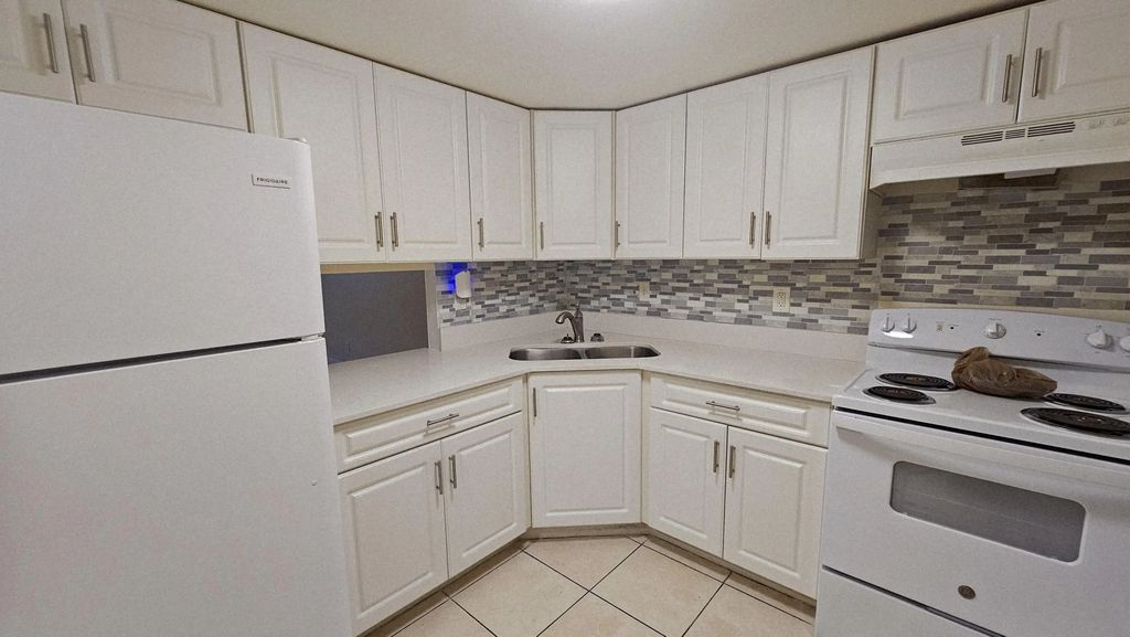 4200 Nw 3rd Court #122, Plantation