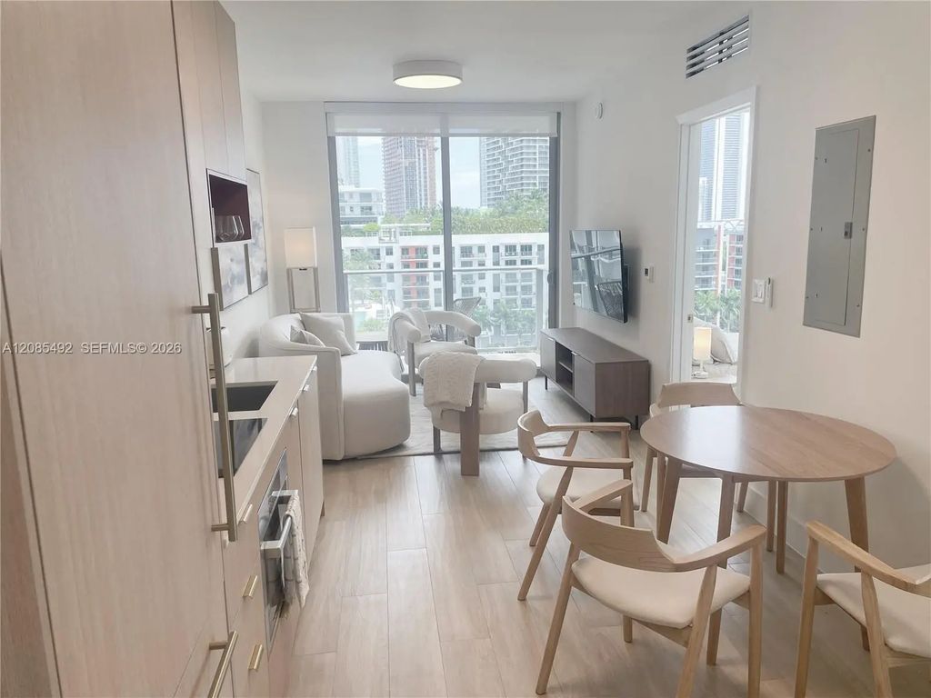 90 Ne 32nd Street #1001, Miami