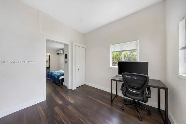 5 of 34 - 2420 Nw 34th Street, Miami, FL
