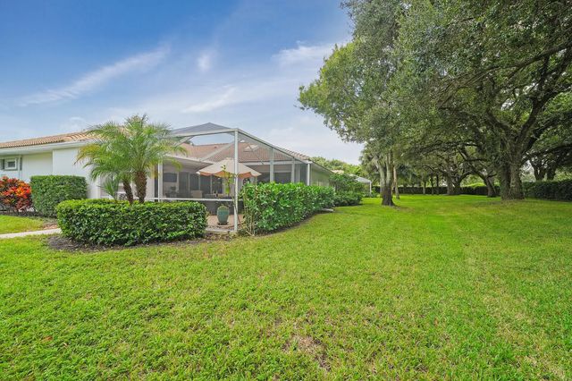 8701 Chapman Oak Court, Palm Beach Gardens