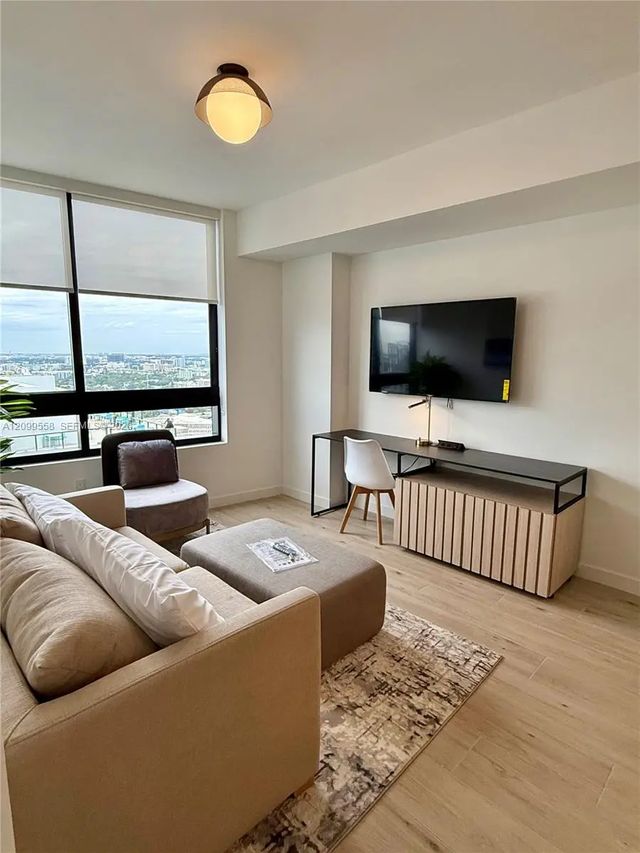 4 of 13 - 225 N Miami Avenue #3406, Miami, FL