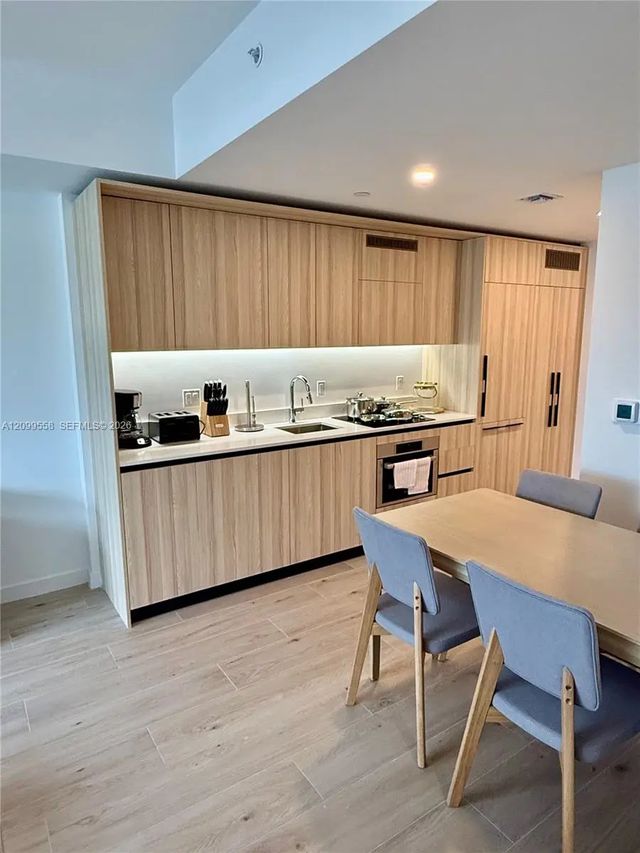 5 of 13 - 225 N Miami Avenue #3406, Miami, FL