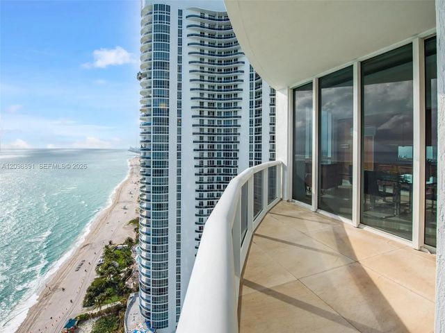 5 of 37 - 15901 Collins Avenue #2801, Sunny Isles Beach, FL