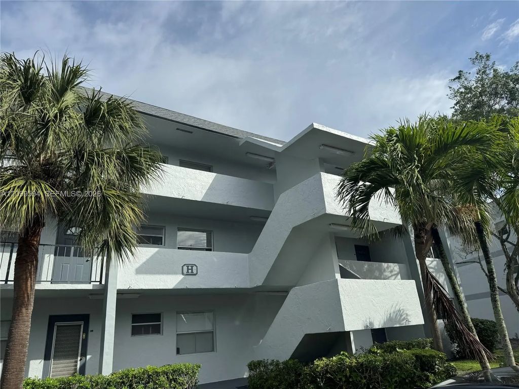 8370 Sands Point Boulevard #h309, Tamarac