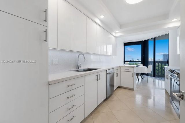 5 of 35 - 2000 Island Boulevard #1710, Aventura, FL
