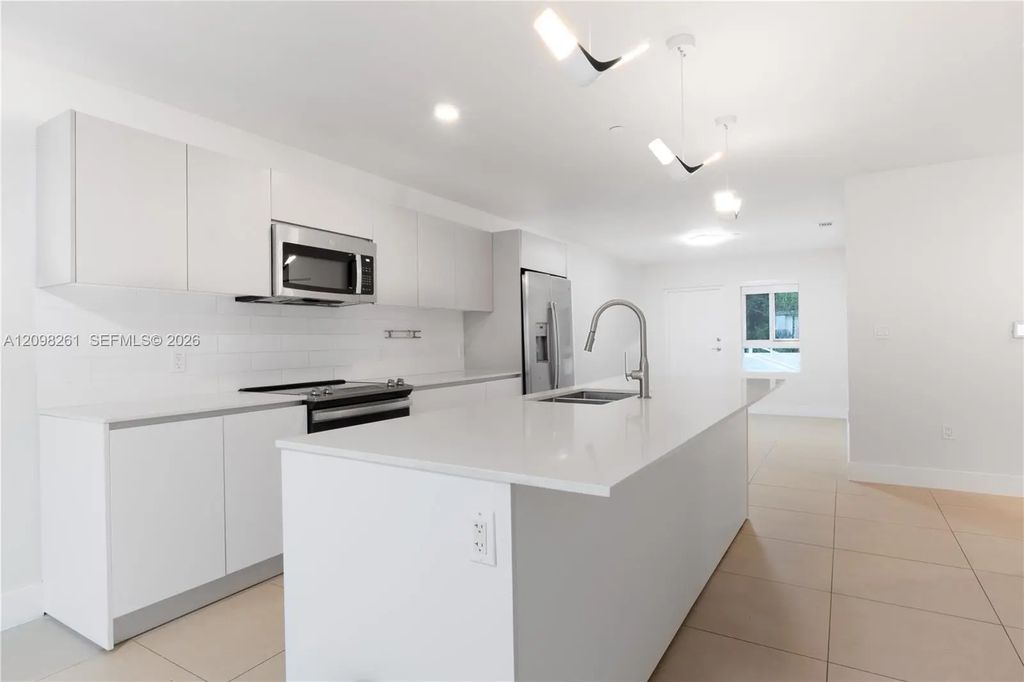 2555 Ne 193rd Street #2102, Miami