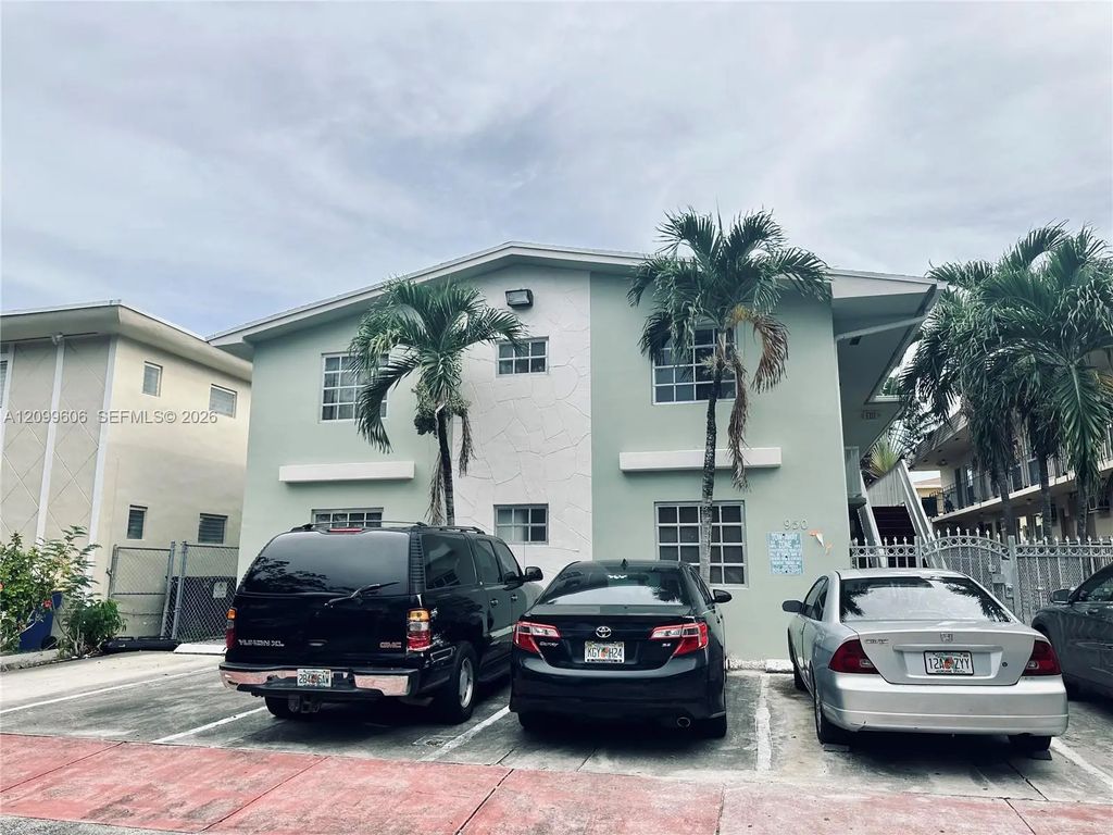 950 Biarritz Drive #4, Miami Beach