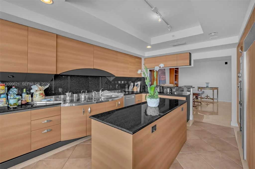 19955 Ne 38th Court #2204, Aventura
