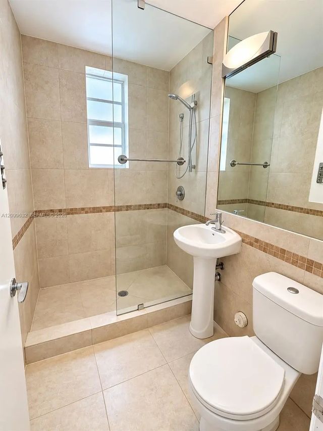 3 of 8 - 1000 Meridian Avenue #17, Miami Beach, FL