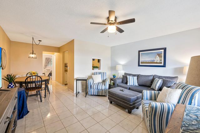 3 of 25 - 2542 S Federal Highway, Boynton Beach, FL