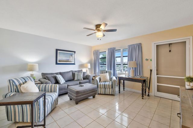 4 of 25 - 2542 S Federal Highway, Boynton Beach, FL