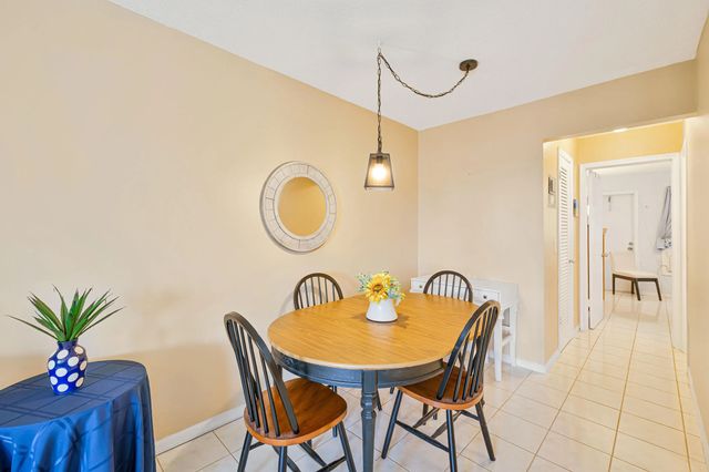 5 of 25 - 2542 S Federal Highway, Boynton Beach, FL