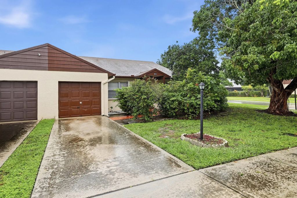 8501 Blue Cypress Drive, Lake Worth