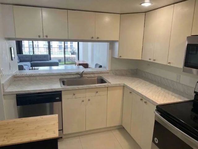 3 of 12 - 555 Ne 15th Street #10f, Miami, FL