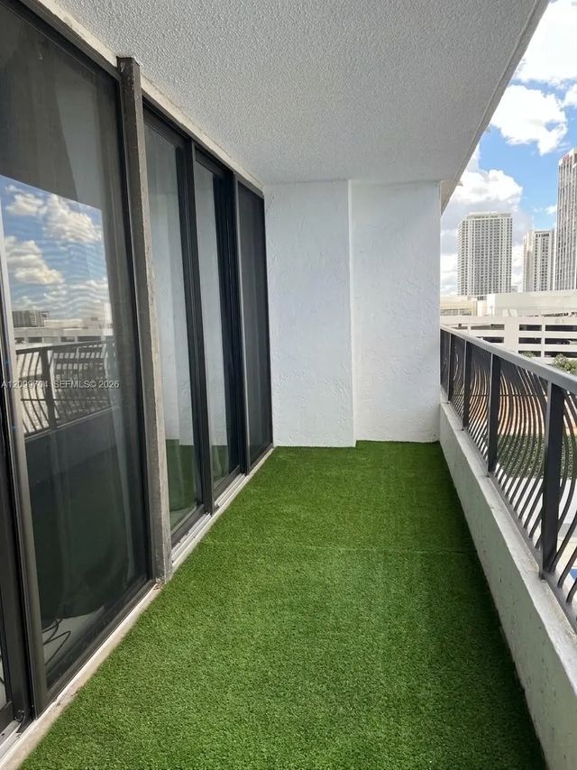 5 of 12 - 555 Ne 15th Street #10f, Miami, FL