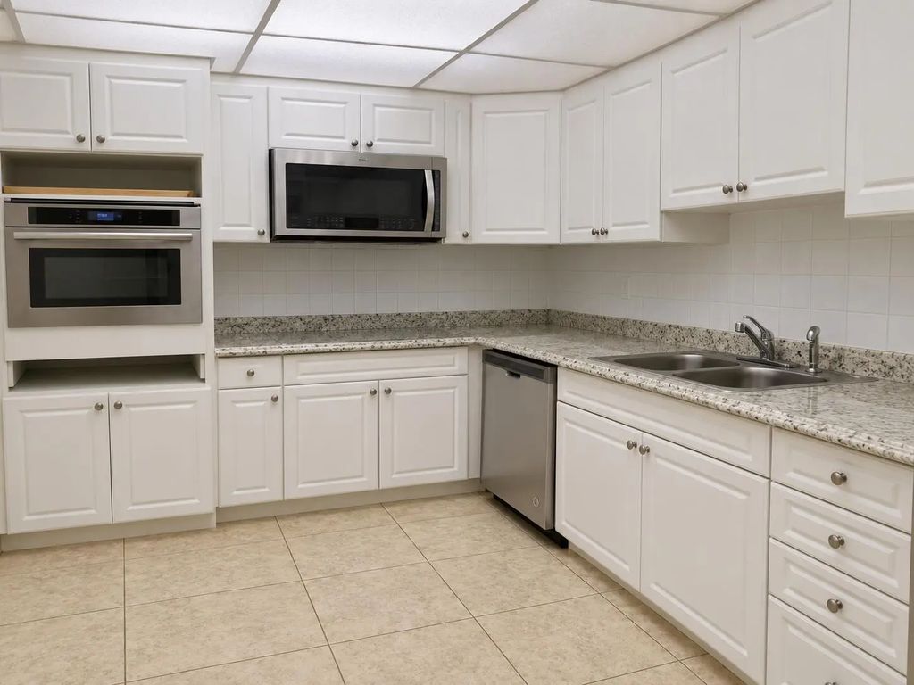 3801 S Ocean Drive #7q, Hollywood