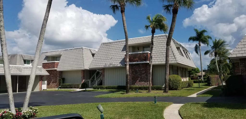 415 Pine Tree Court #17, Atlantis