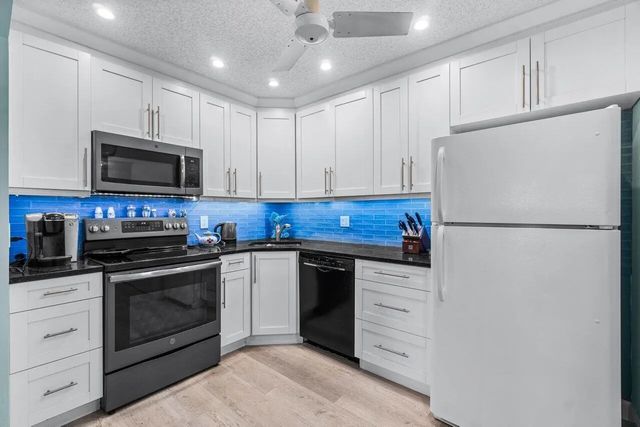 5 of 27 - 414 Pine Glen Lane #d-2, Greenacres, FL