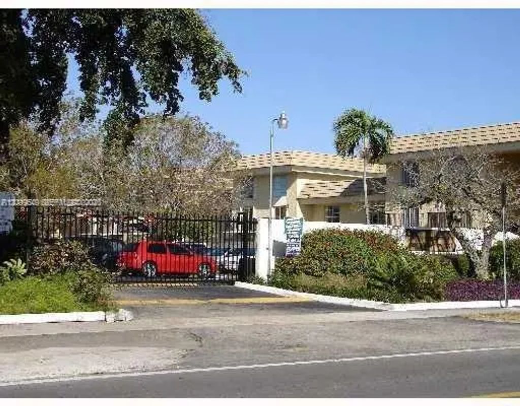 10905 N Kendall Drive #406, Miami