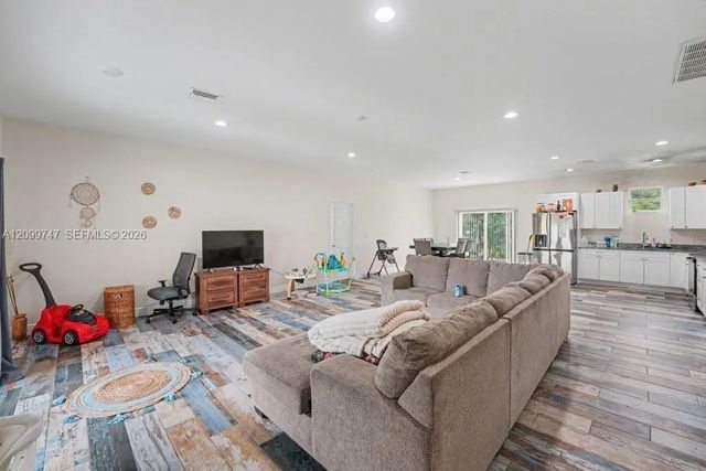 3 of 11 - 8006 Oakleaf Circle, LaBelle, FL