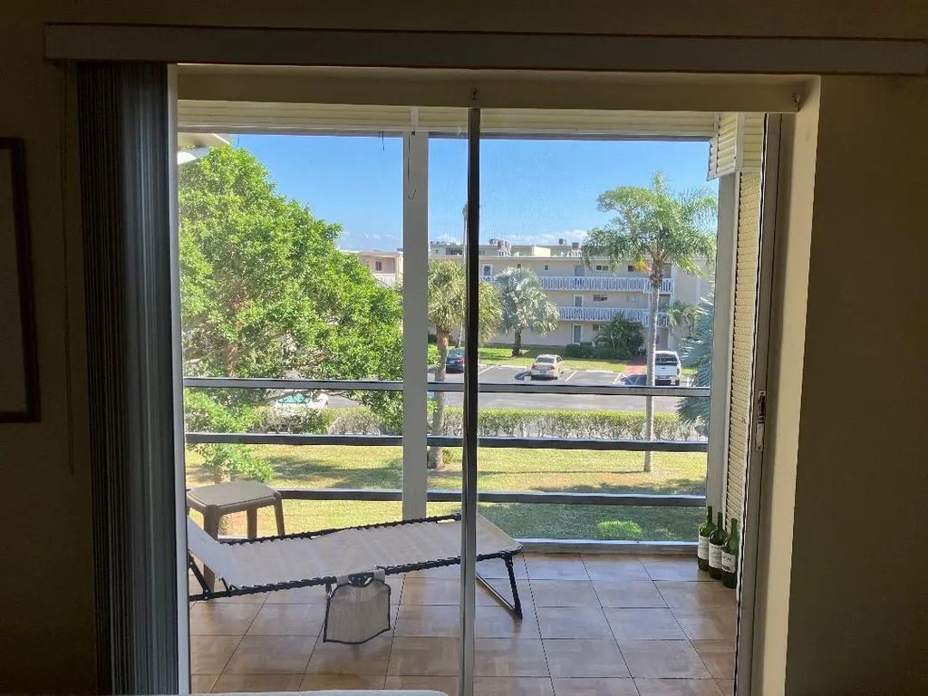 2615 Garden Drive N #305, Lake Worth