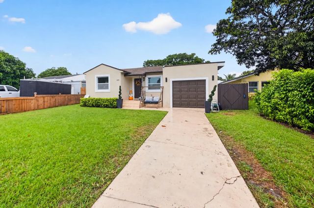 2 of 40 - 1019 N C Street, Lake Worth Beach, FL