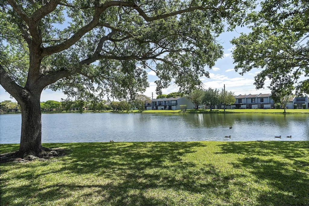 1177 Nw 98th Terrace #132, Pembroke Pines