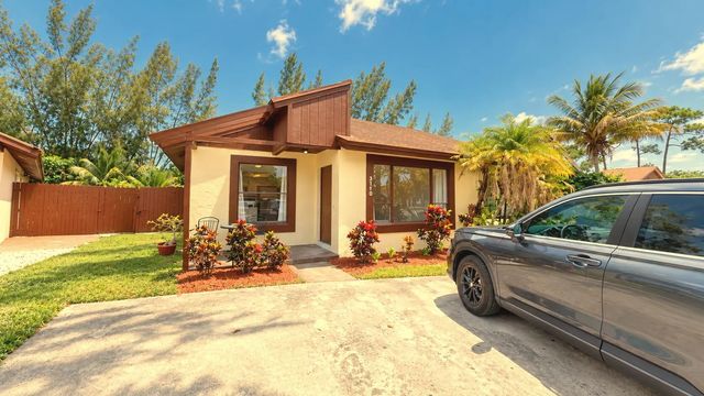 3770 Mil Lake Court, Greenacres