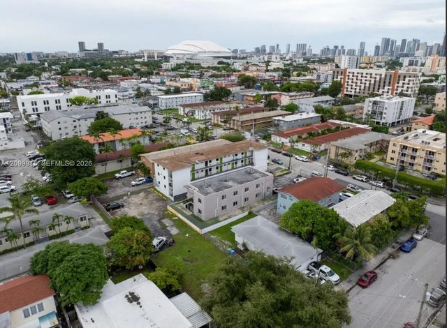 3 of 12 - 220 Sw 18th Avenue, Miami, FL