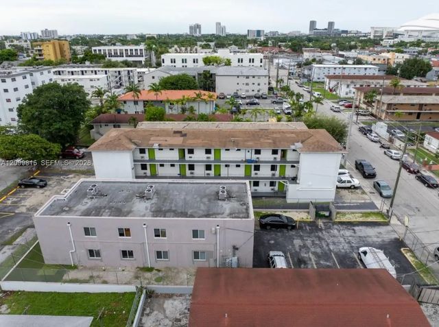 5 of 12 - 220 Sw 18th Avenue, Miami, FL