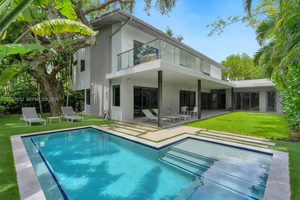 10 Samana Drive, Miami