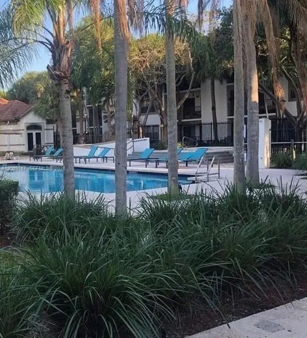 570 S Park Road #14-6, Hollywood