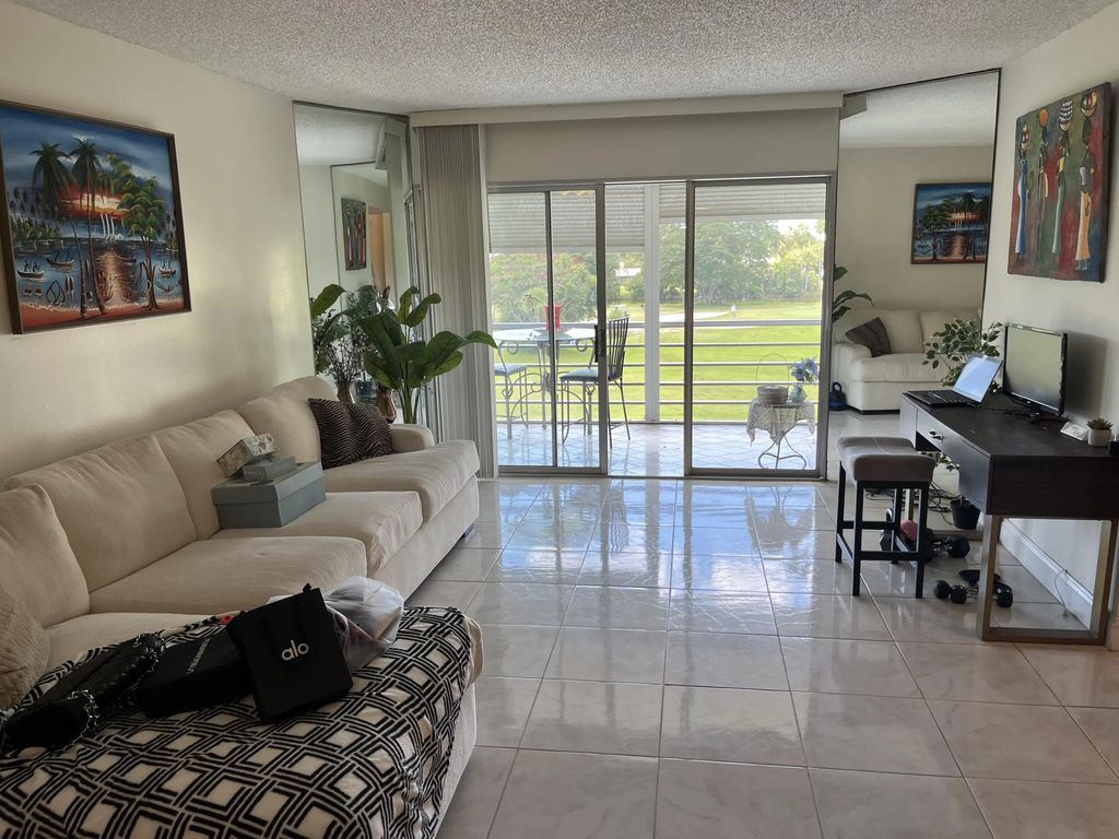 3871 Via Poinciana #402, Lake Worth
