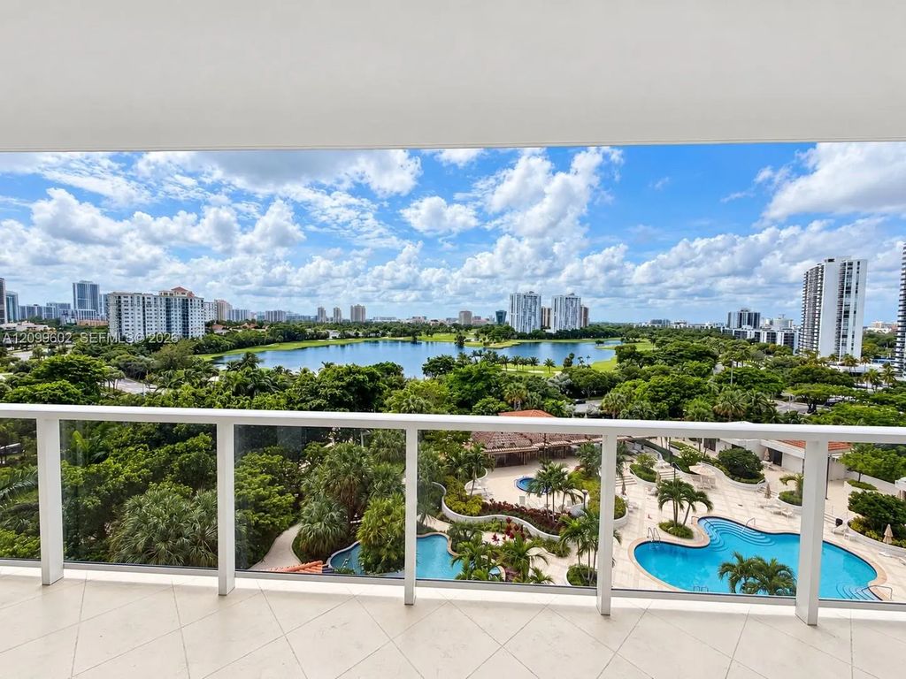 20281 E Country Club Drive #809, Aventura