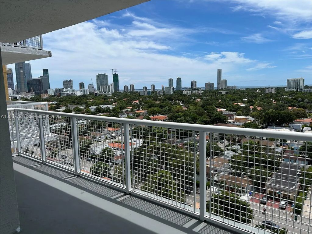 900 Sw 8th Street #1503, Miami