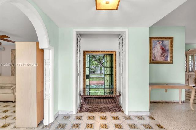 4 of 45 - 7200 S Miami Lakeway S, Miami Lakes, FL
