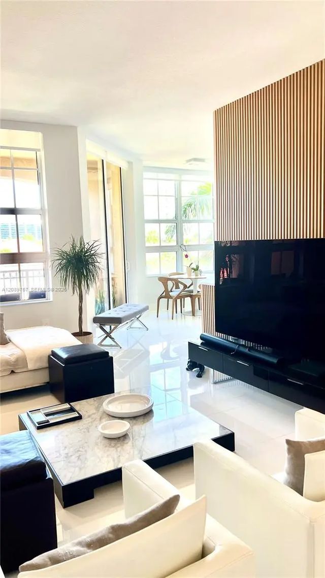 3 of 17 - 3001 Ne 185th Street #421, Aventura, FL